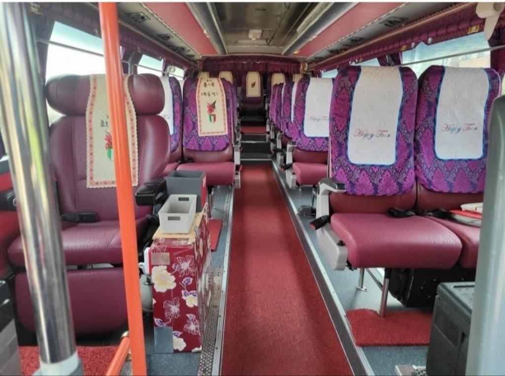 medium and large bus Medium Daewoo Bus - Vista 7