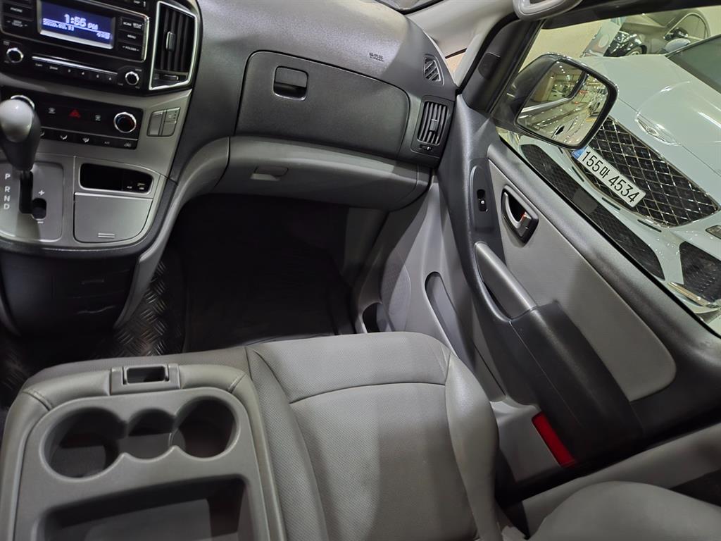 HYUNDAI Starex - Vista 11