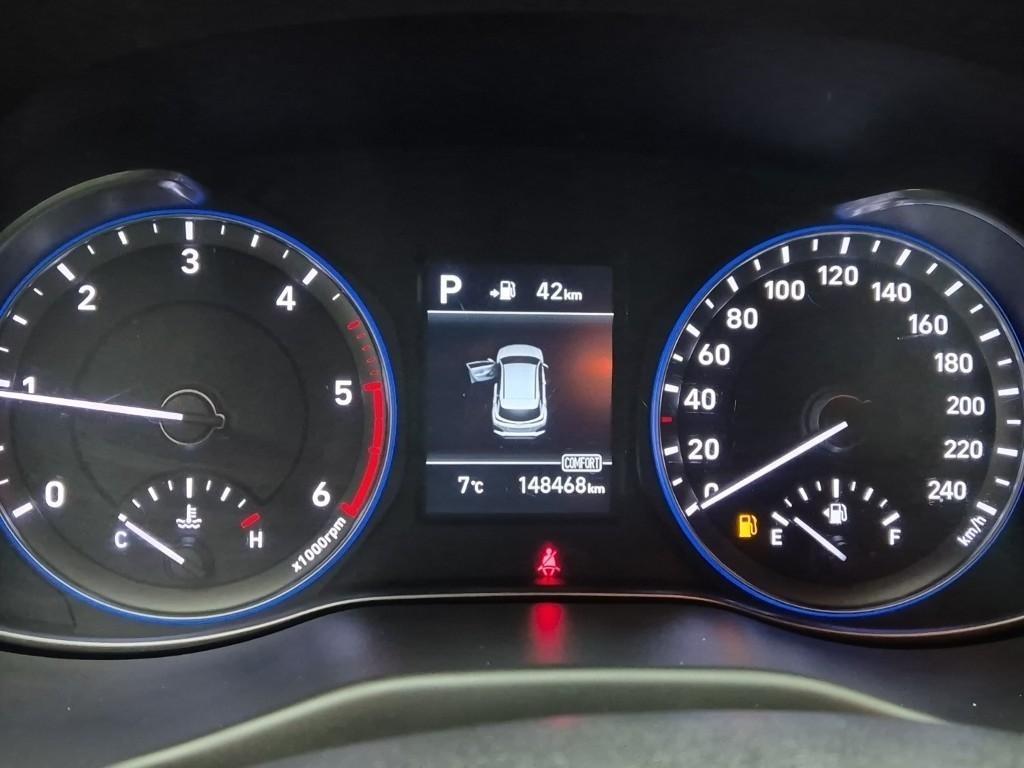 HYUNDAI Kona - Vista 6