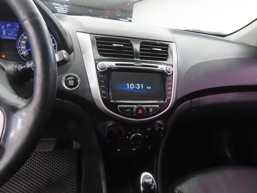 HYUNDAI Accent - Vista 10