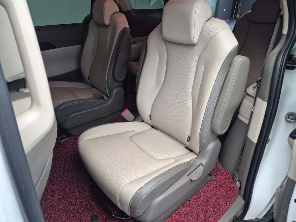 KIA Carnival - Vista 12