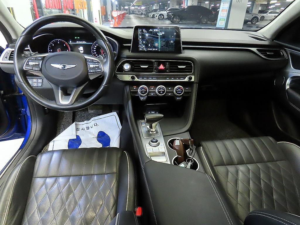 Genesis G70 - Vista 10