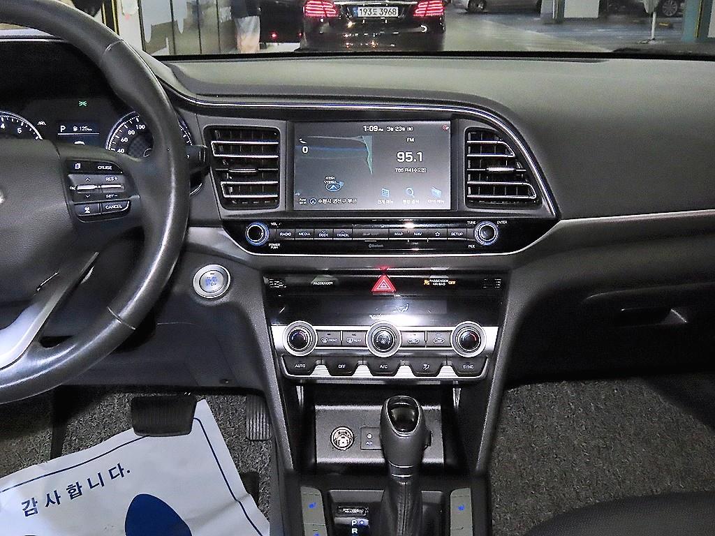 HYUNDAI Avante - Vista 11