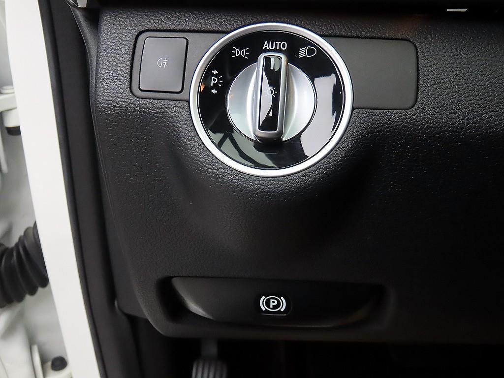 Mercedes Benz E class - Vista 12