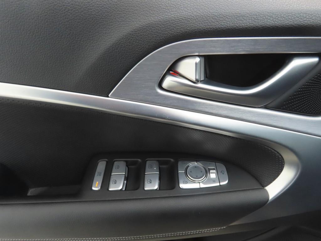 Genesis G70 - Vista 9