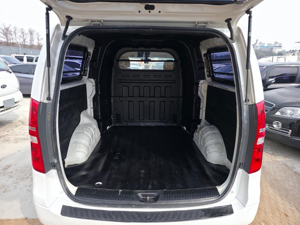 HYUNDAI Starex - Vista 7