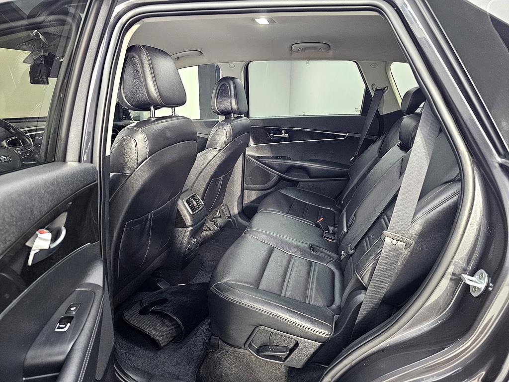 KIA Sorento - Vista 9