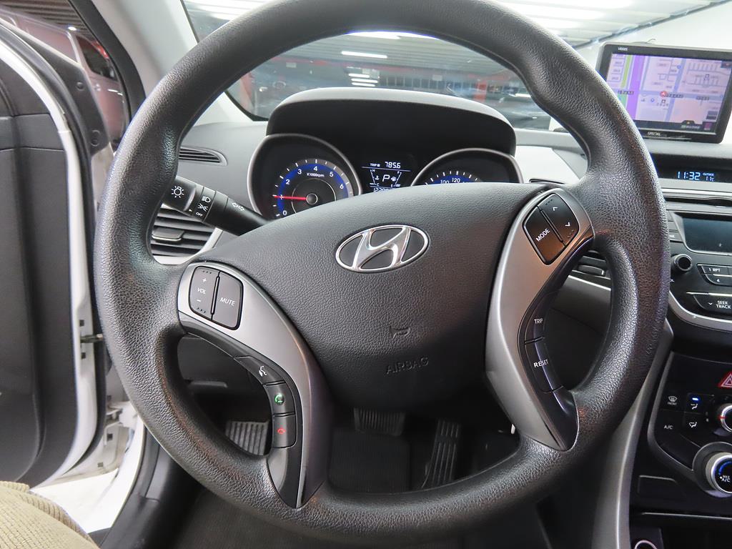 HYUNDAI Avante - Vista 8