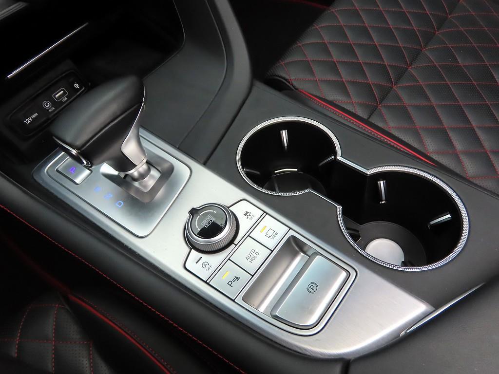 Genesis G70 - Vista 10