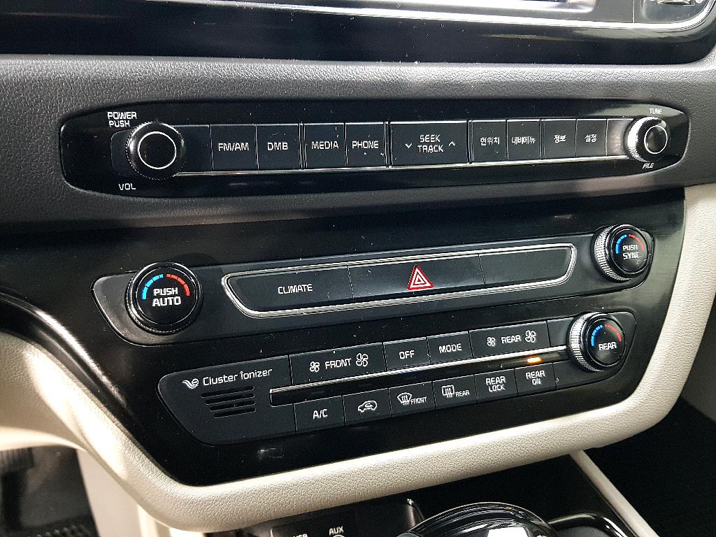 KIA Carnival - Vista 11