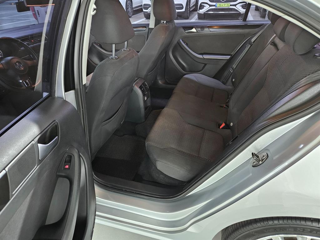 Volkswagen Jetta - Vista 7