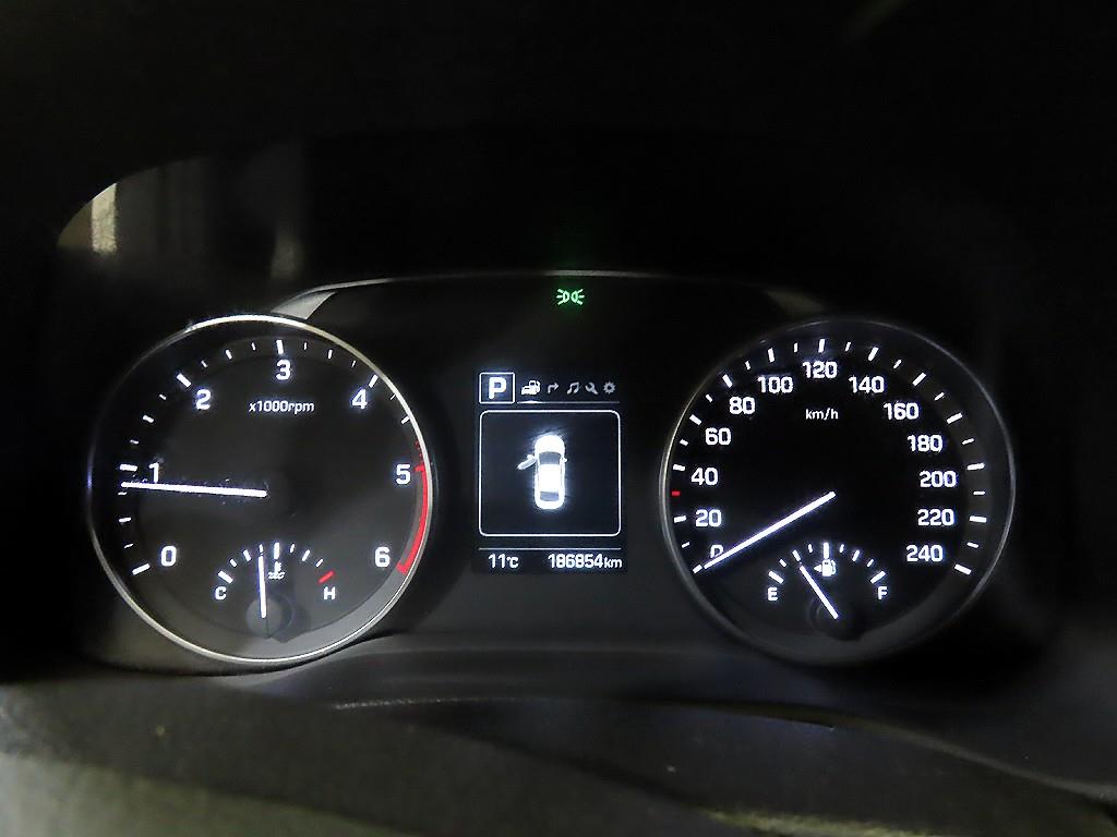 HYUNDAI Avante - Vista 9