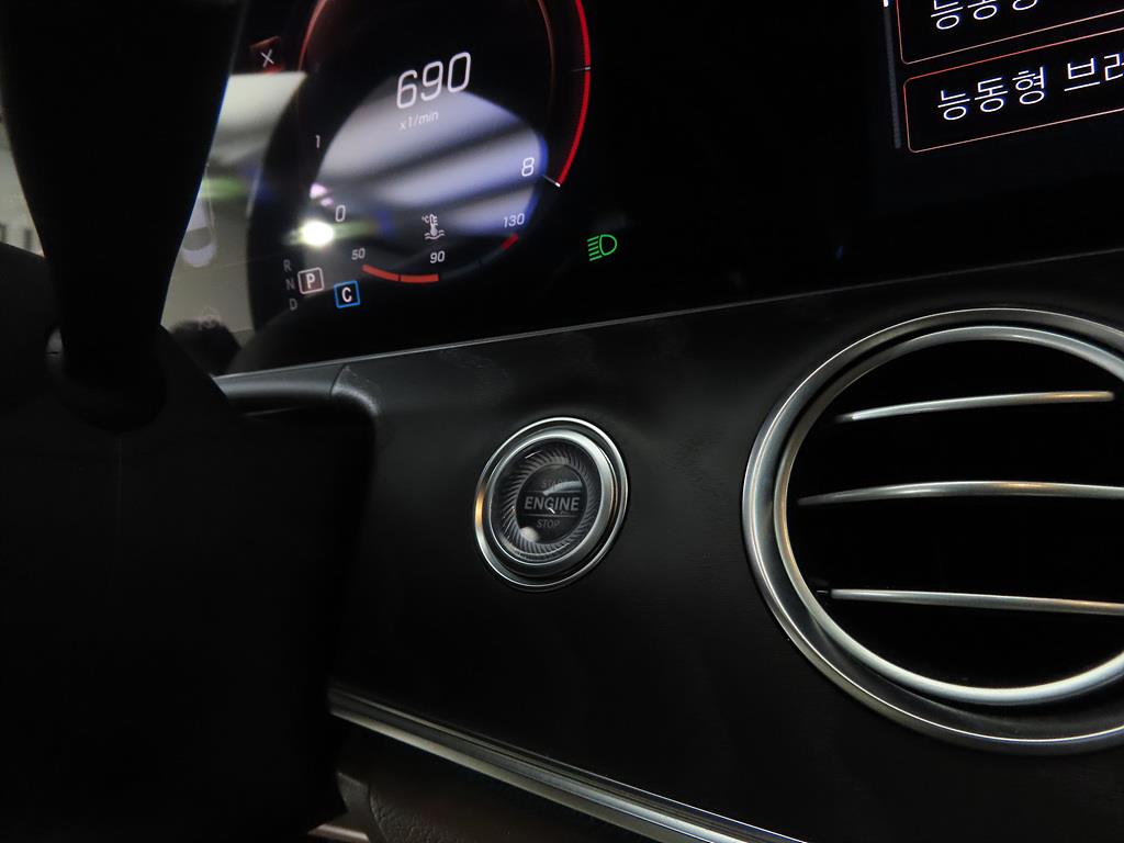 Mercedes Benz E class - Vista 12