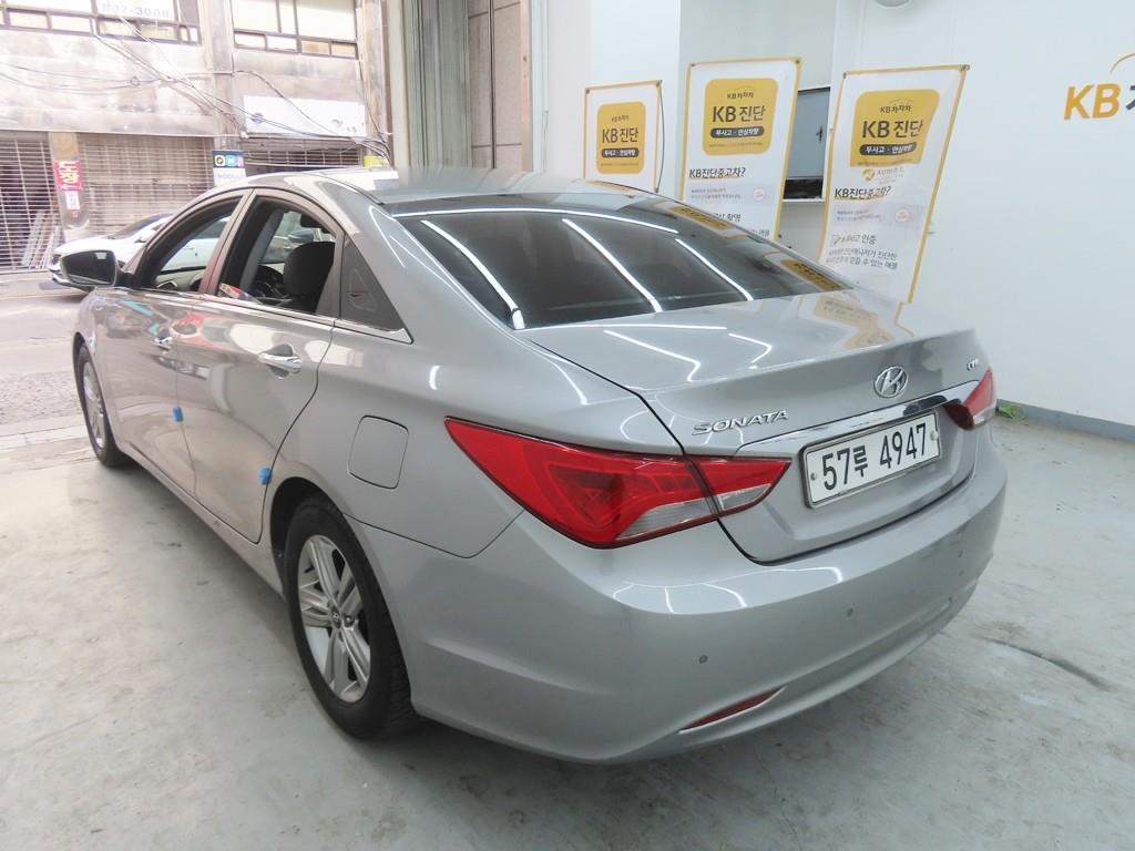 HYUNDAI Sonata - Vista 4