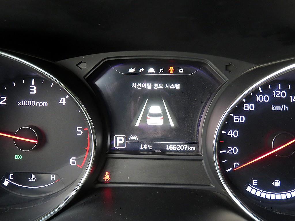 KIA Carnival - Vista 12