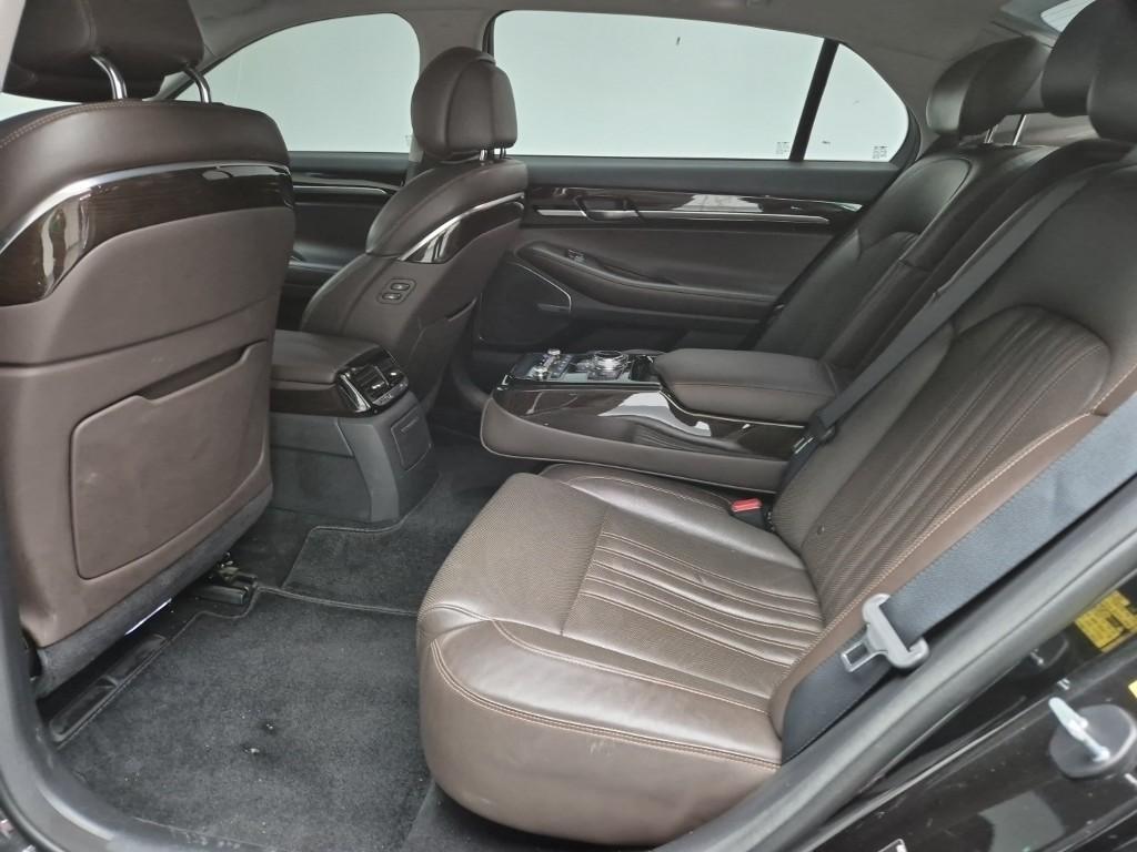 Genesis EQ900 - Vista 12