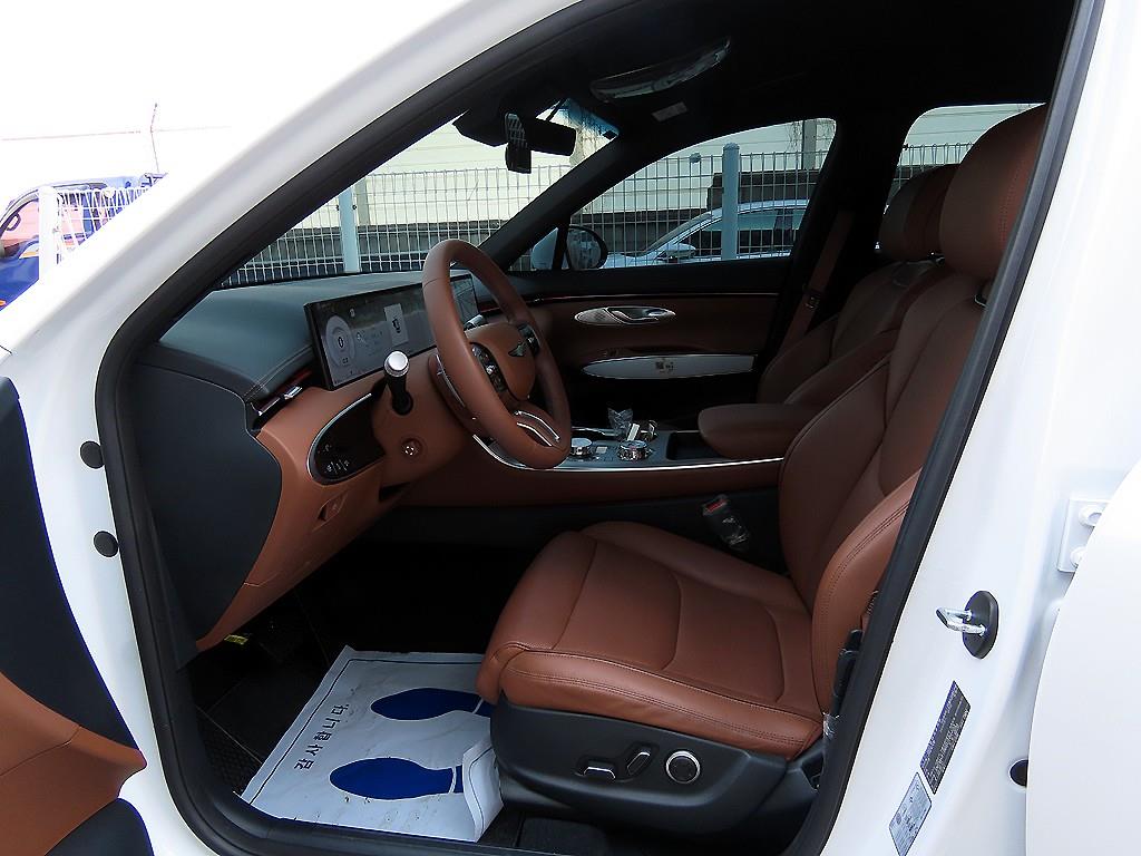 Genesis GV70 - Vista 5