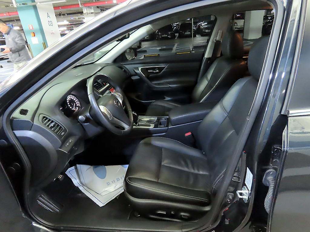 Nissan Altima - Vista 6