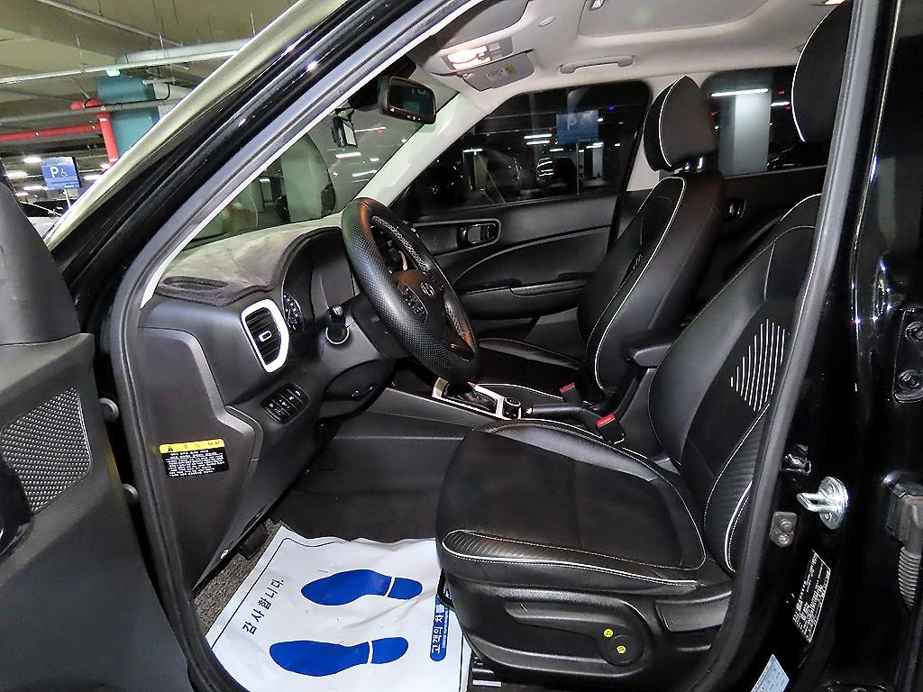 HYUNDAI Venue - Vista 6