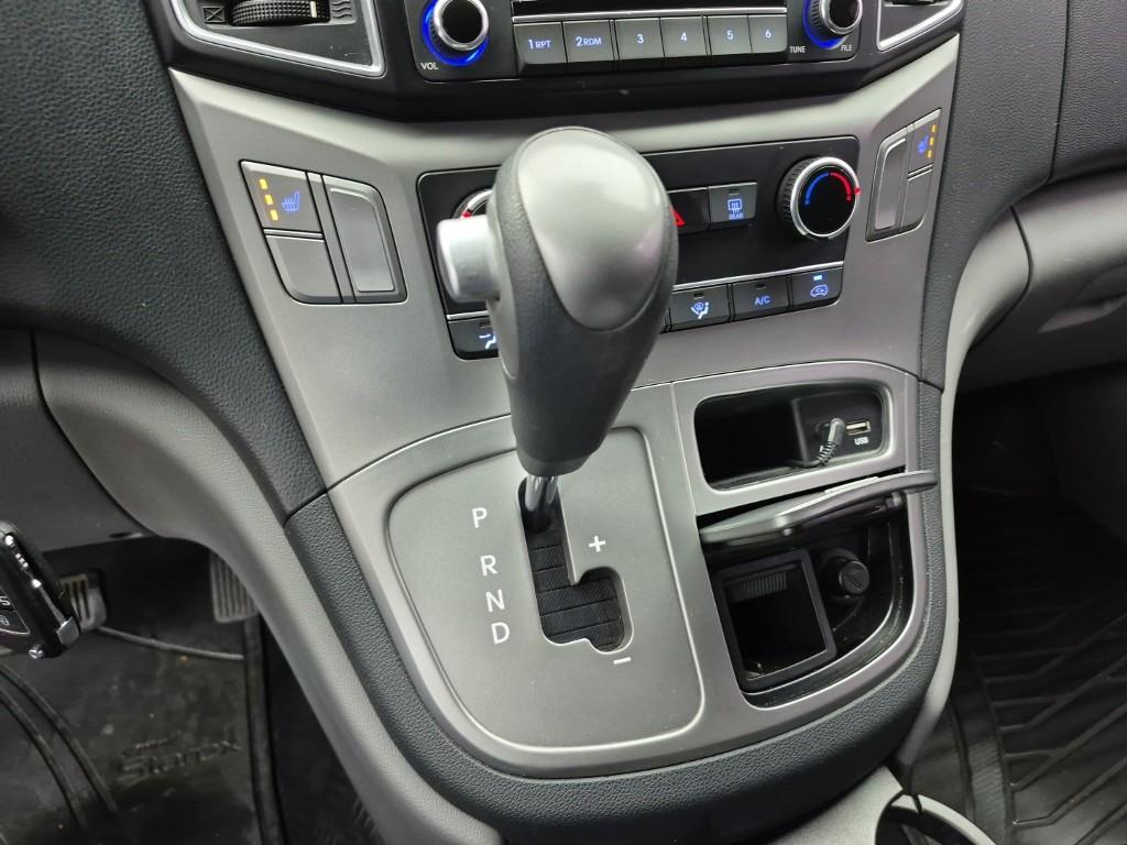 HYUNDAI Starex - Vista 8