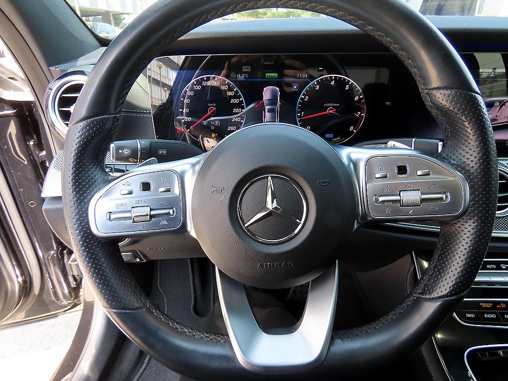 Mercedes Benz E class - Vista 8