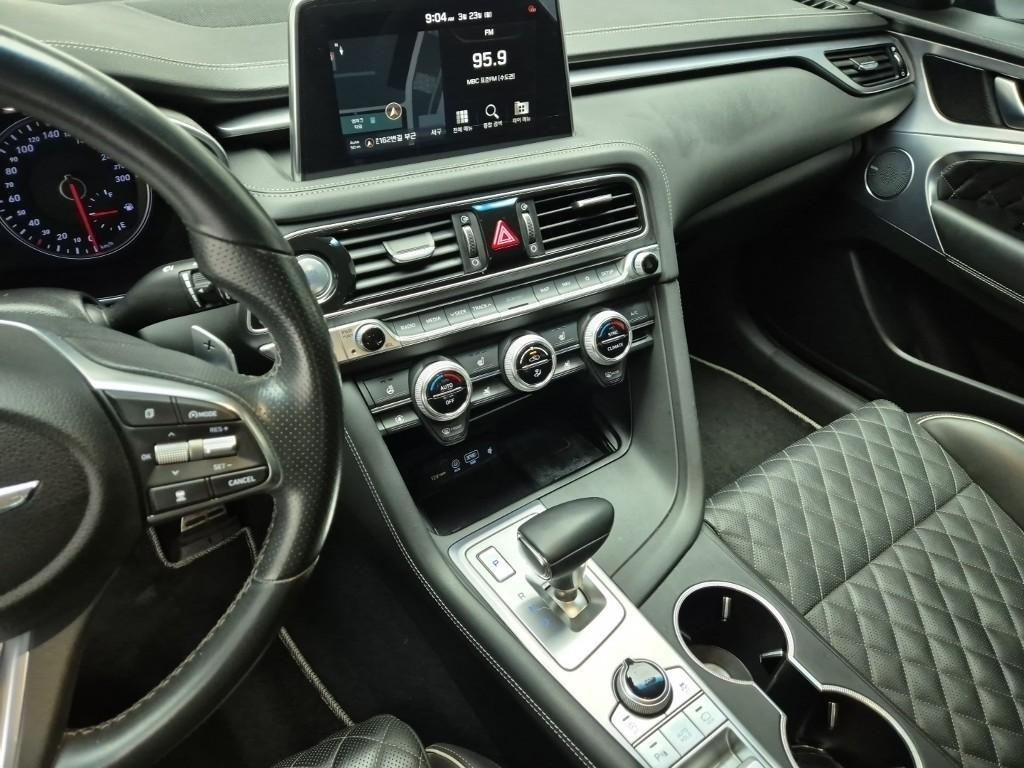 Genesis G70 - Vista 10