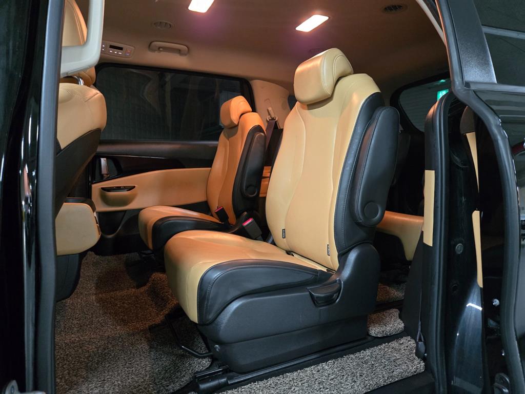 KIA Carnival - Vista 7