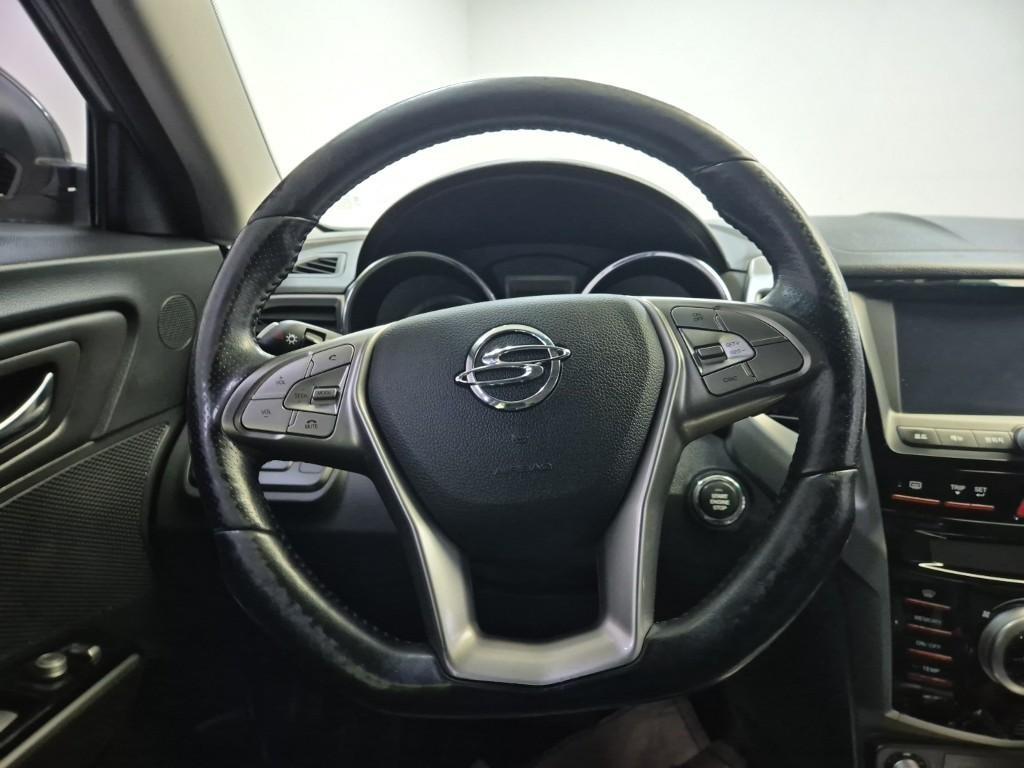 Ssangyong Tivoli - Vista 9