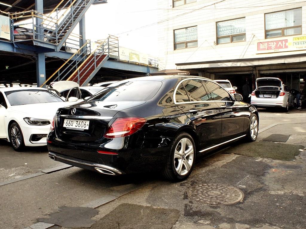 Mercedes Benz E class - Vista 7
