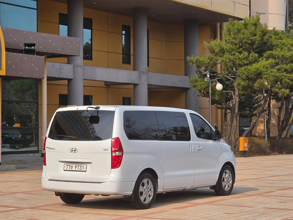 HYUNDAI Starex - Vista 4