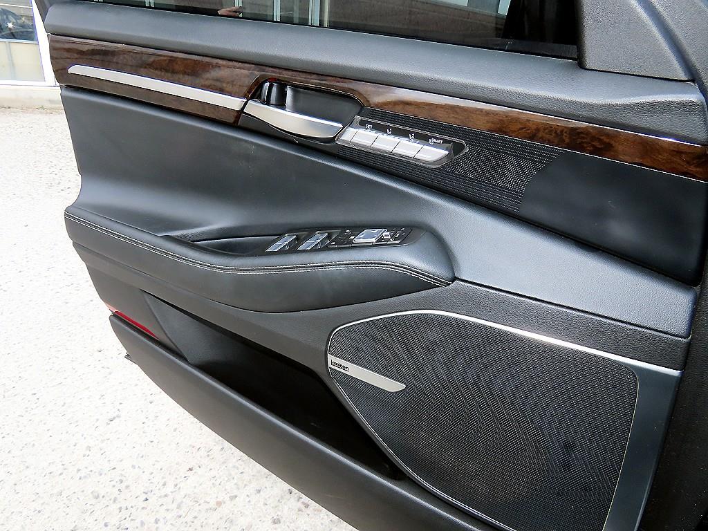 Genesis G90 - Vista 12