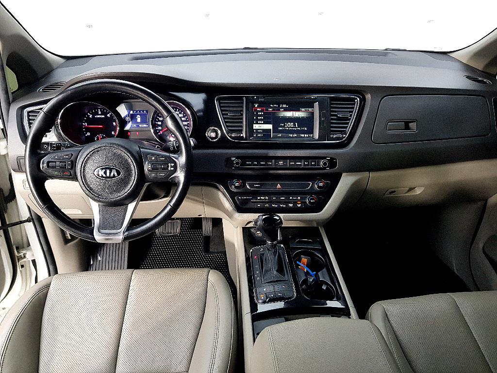 KIA Carnival - Vista 5