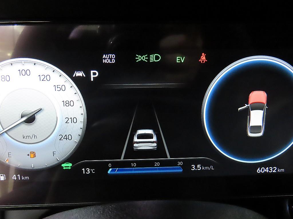 HYUNDAI Avante - Vista 9