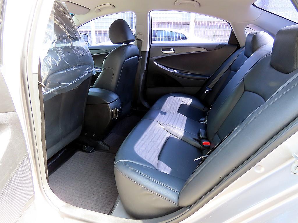 HYUNDAI Sonata - Vista 6