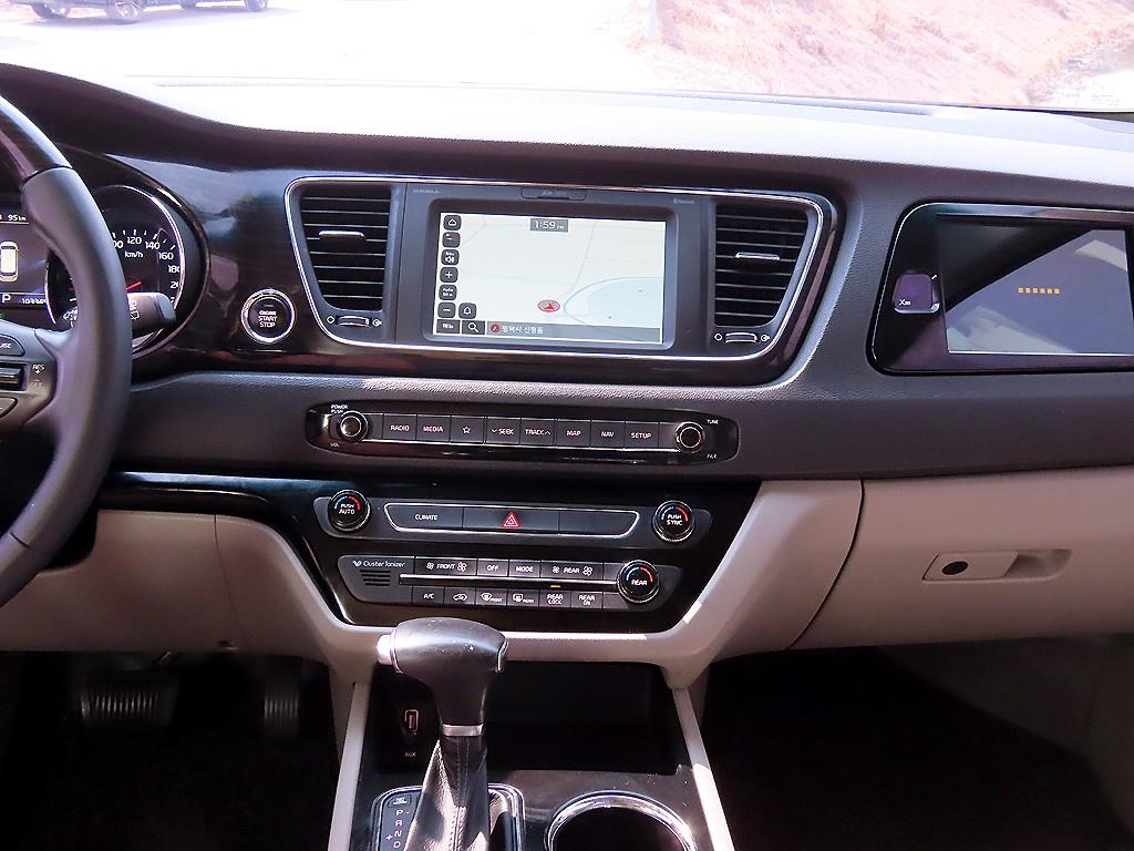KIA Carnival - Vista 10