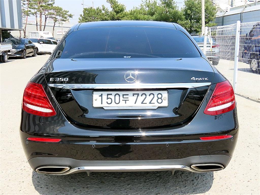 Mercedes Benz E class - Vista 4
