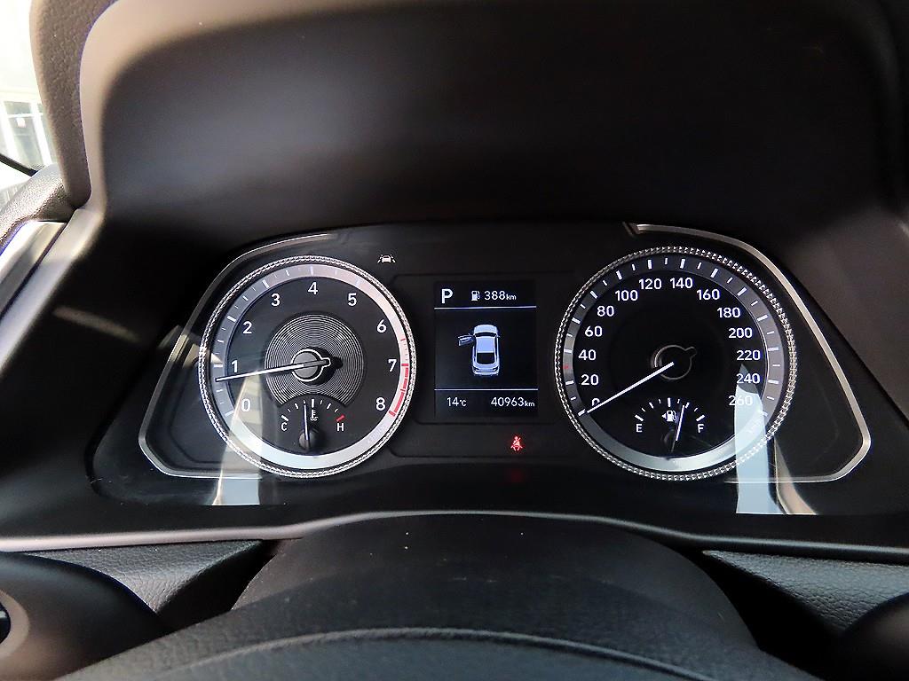 HYUNDAI Sonata - Vista 9