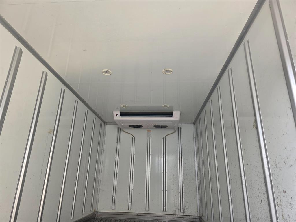 medium and large cargo truck - Vista 5