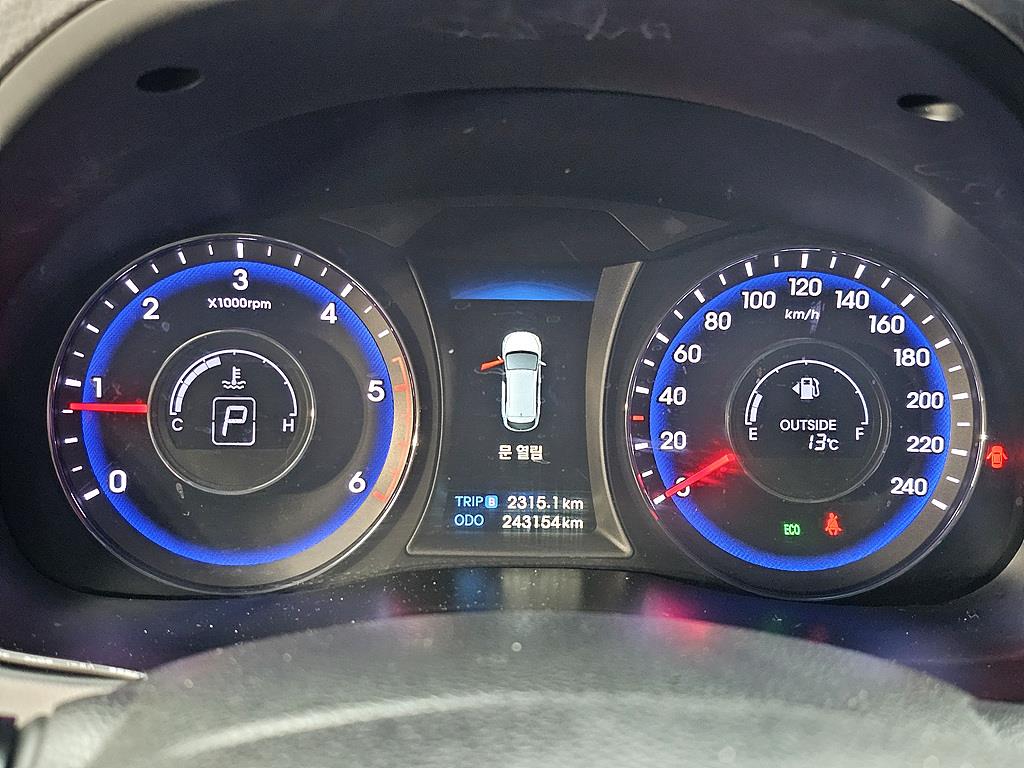 HYUNDAI i40 - Vista 8