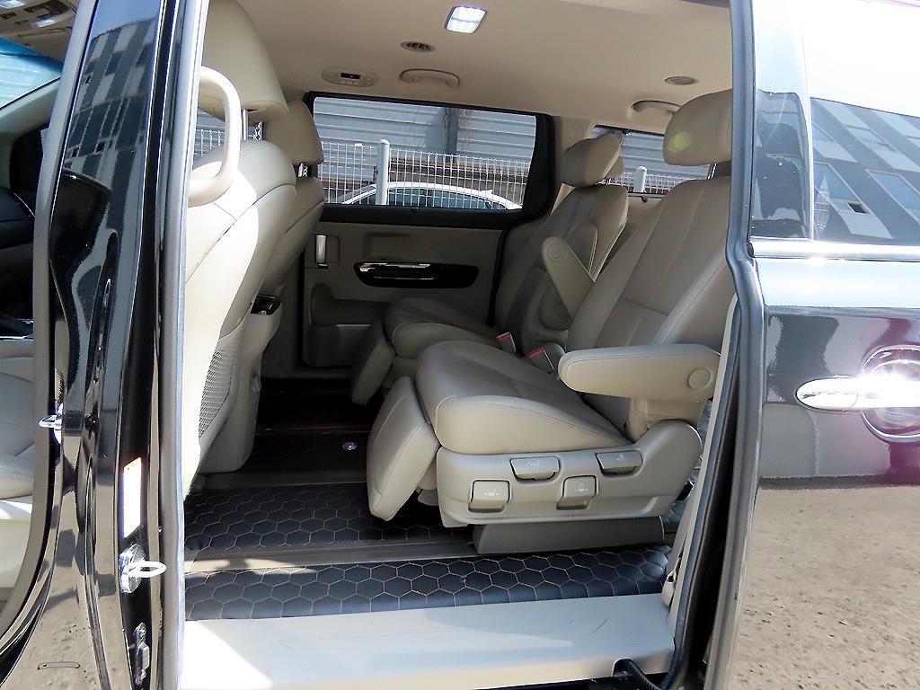 KIA Carnival - Vista 6