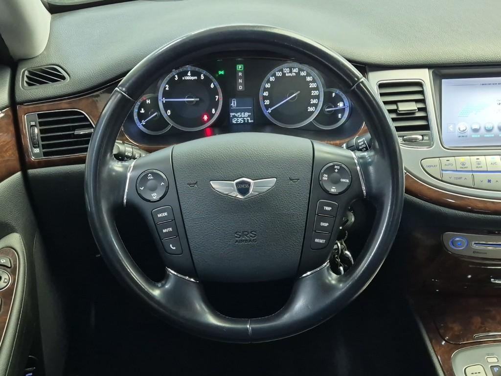 HYUNDAI Genesis - Vista 6