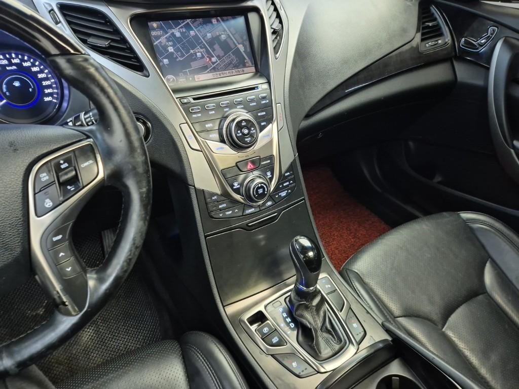 HYUNDAI Grandeur - Vista 10