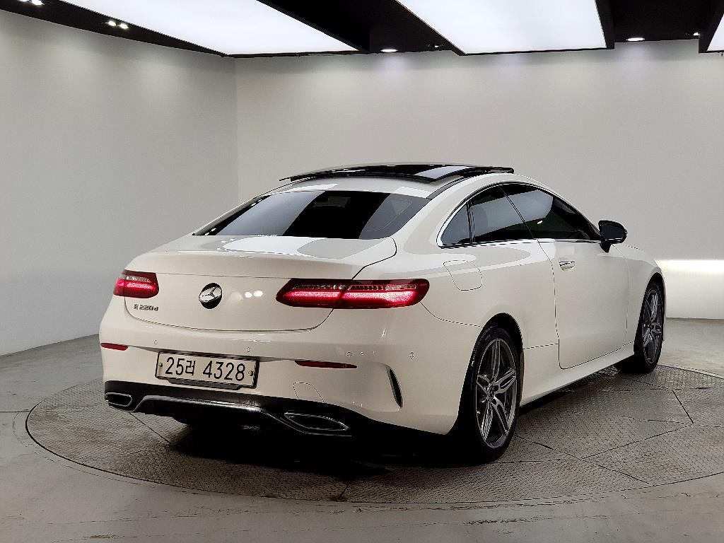 Mercedes Benz E class - Vista 4