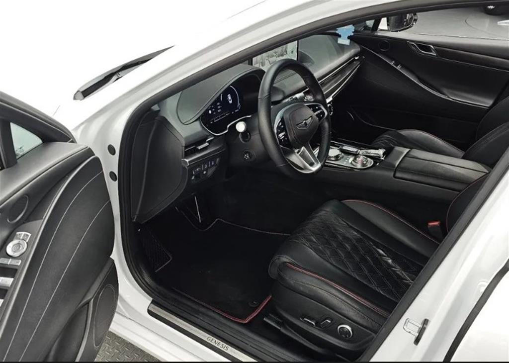 Genesis G80 - Vista 10