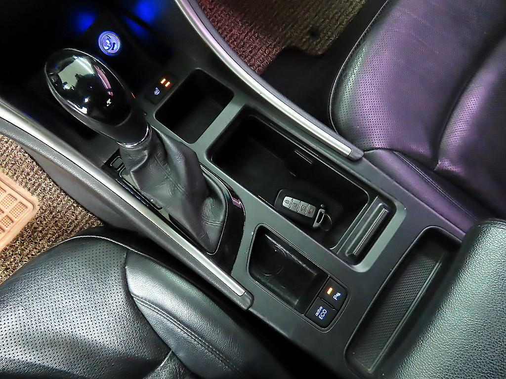 HYUNDAI Sonata - Vista 10