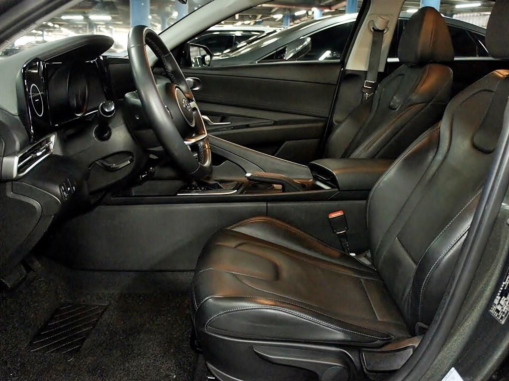 HYUNDAI Avante - Vista 9