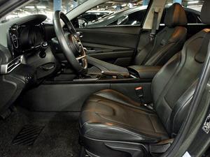 HYUNDAI Avante - Vista 10