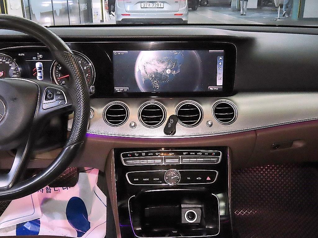 Mercedes Benz E class - Vista 11