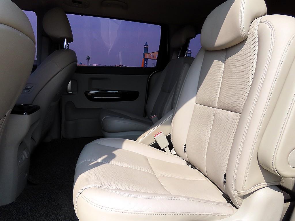 KIA Carnival - Vista 6