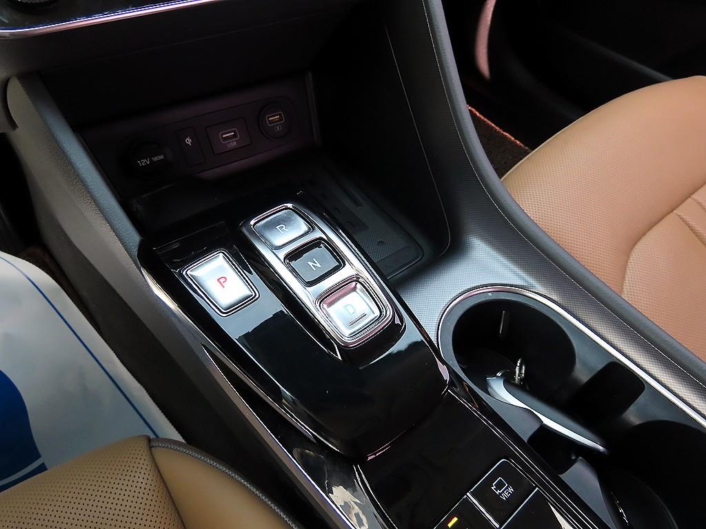 HYUNDAI Sonata - Vista 10